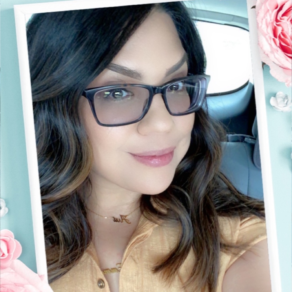 Meet your Posher, Monique